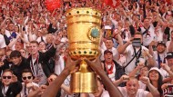 Glänzende Aussichten: Im dritten Anlauf kann RB Leipzig seinen Fans zum ersten Mal den Pokal präsentieren – ein Erfolg, der auch eine Leerstelle in der deutschen Fußballlandschaft füllt.