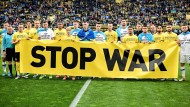 Stoppt den Krieg: Borussia Dortmund und Dynamo Kiew spielen unter einem eindeutigen Motto.